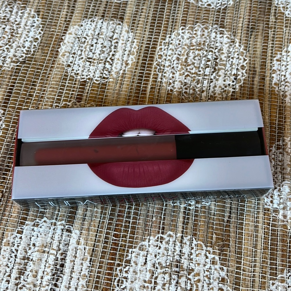 New in Box Huda Beauty Liquid Matte Lipstick In Color Icon